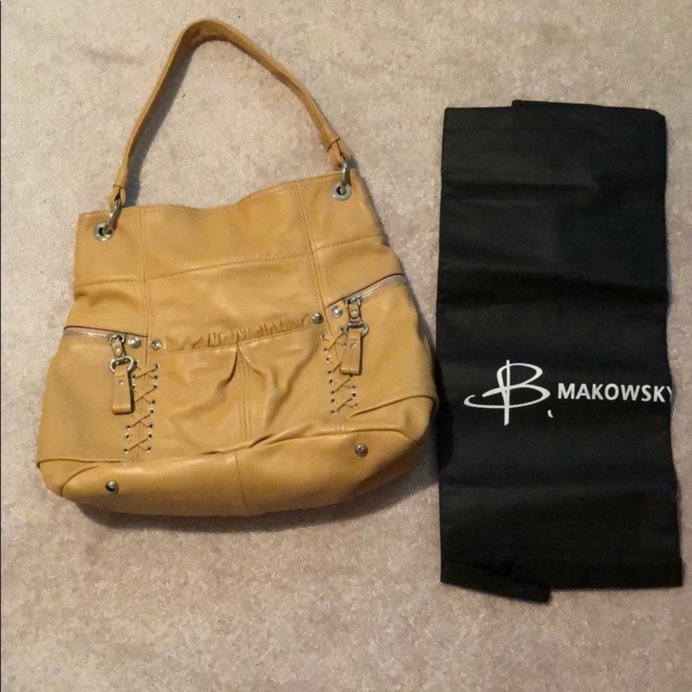B. Makowsky handbag